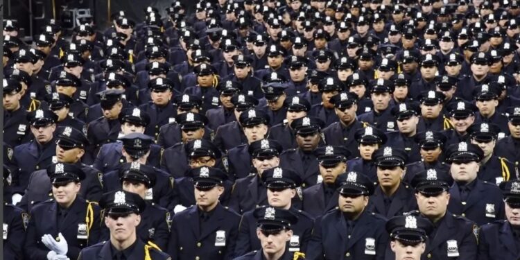 Alarma el anuncio de recorte de 4 mil policías NYC con más de tres dominicanos en sus filas
