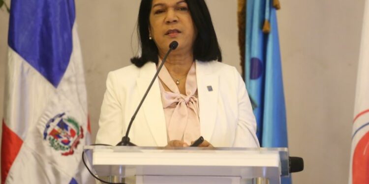 Directora del Ideice expone rol transformador de la investigación en la gestión Educativa