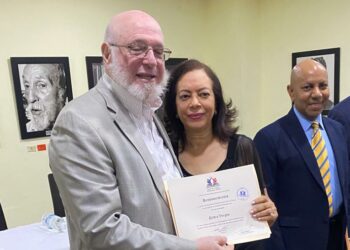 UED celebra el ingreso de 55 renombrados escritores