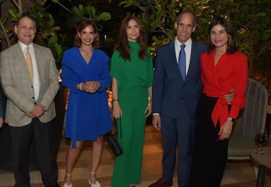 AES Dominicana brinda por la Navidad