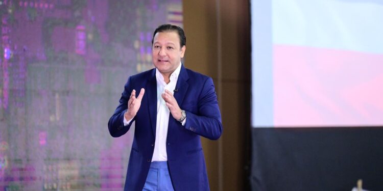 Abel Martínez critica la ley de importaciones del PRM por perjudicar a productores locales