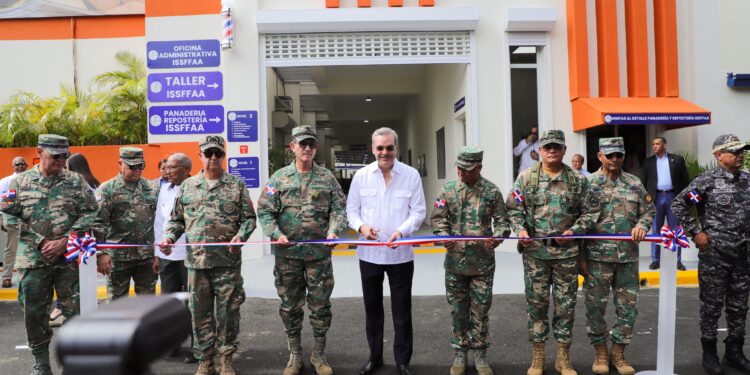 Abinader inaugura modernas instalaciones del ISSFAA