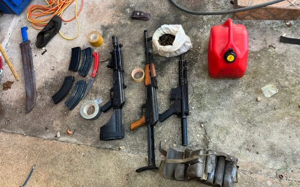 Detenidos un colombiano y un venezolano con fusiles y municiones en villa de Barahona