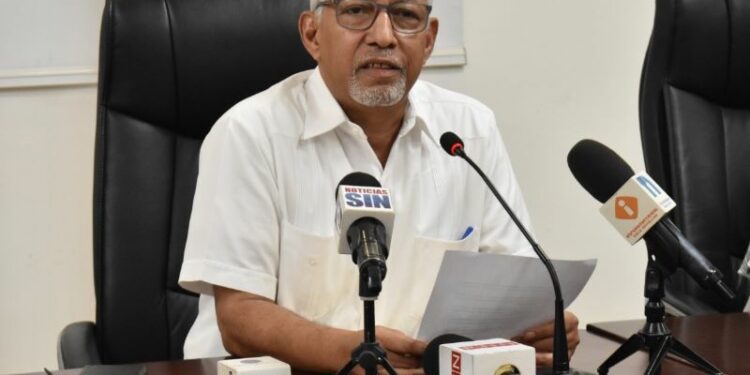 Ministro de Educación se define comprometido con las libertades públicas y de prensa