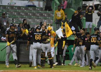 Águilas vienen de atrás y vencen a las Estrellas; Licey cae ante los Toros