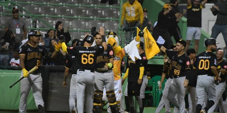 Águilas vienen de atrás y vencen a las Estrellas; Licey cae ante los Toros