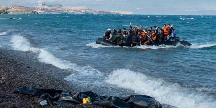 Acnur aplaude el nuevo pacto migratorio europeo; Amnistía Internacional lo crítica