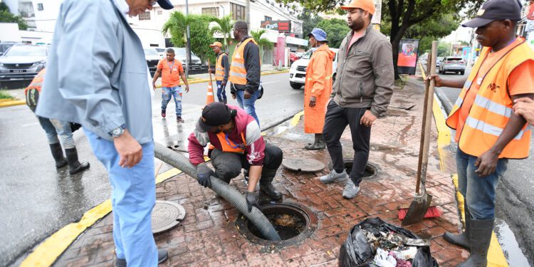 MOPC intensifica esfuerzos contra inundaciones en el Gran Santo Domingo