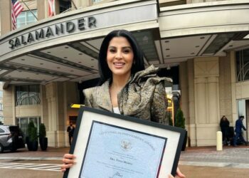 Dra. Tania Medina recibe reconocimiento de La Casa Blanca