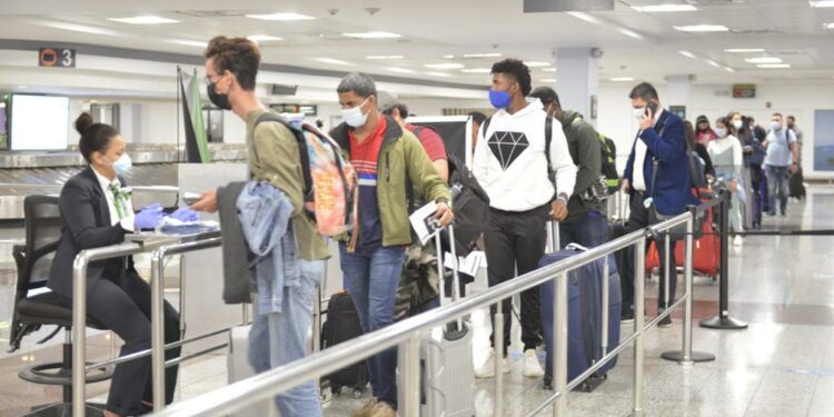 Dominicanos del exterior podrán traer artículos hasta un valor de USD 4,000