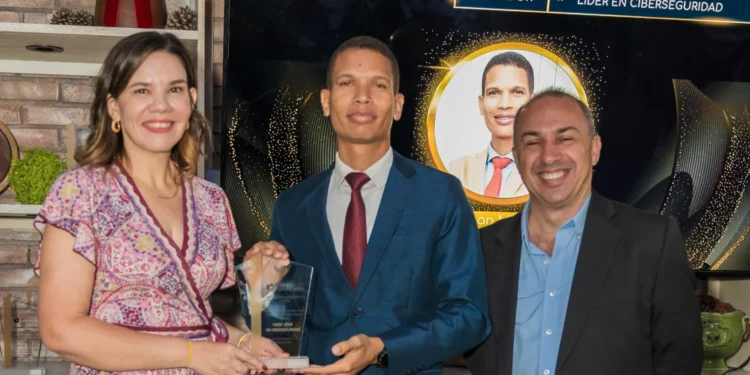 Juan Matos, CISO de la DGII, galardonado en los Premios Connecta 2023