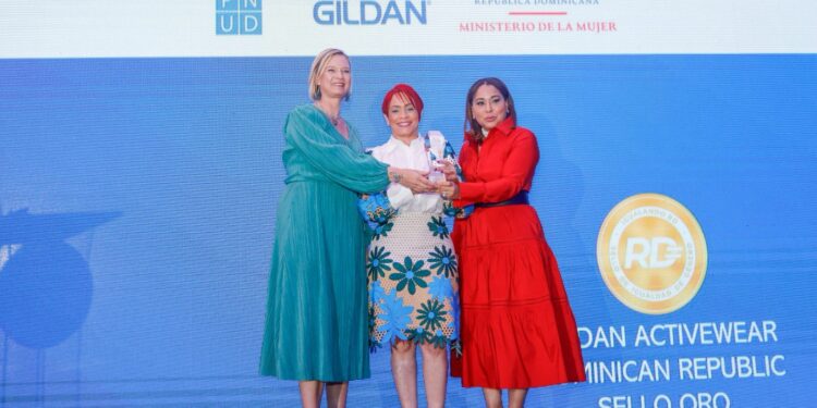 GILDAN recibe el Sello IgualandoRD en la categoría oro; primera del sector zonas francas