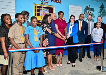 Embajada RD en Jamaica culmina 2023 donando Aula Informática a Escuela Pública Adoptada