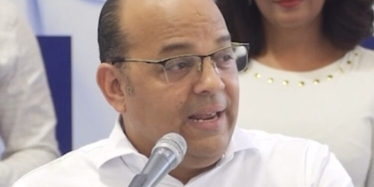 Ludwig Álvarez truena contra el PRM tras anunciar reservas a diputados