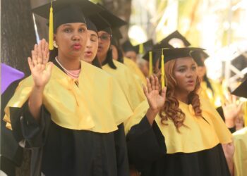 La UASD comprometida con la movilidad social al graduar a 4,156 nuevos profesionales