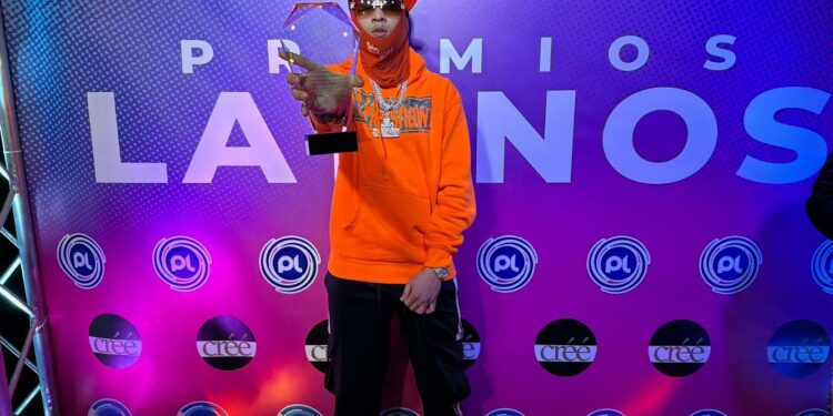 Jey One es reconocido en Premios Latinos de NY como artista del año