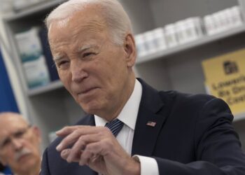 Conmoción en Delaware: Coche choca contra comitiva de Biden"