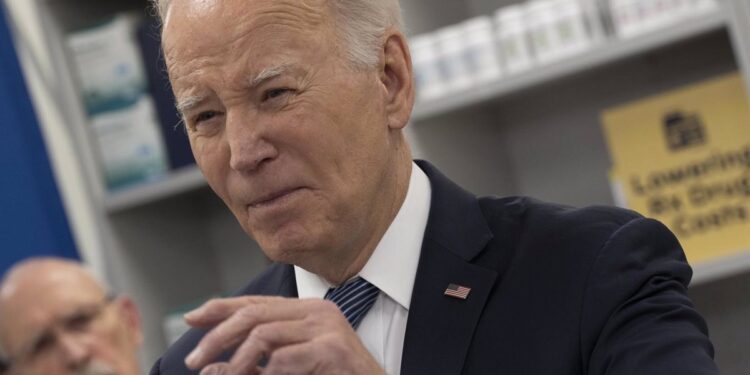 Conmoción en Delaware: Coche choca contra comitiva de Biden"