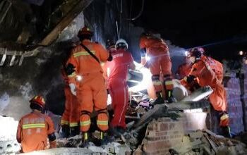 Presidente Xi Jinping coordina esfuerzos de rescate tras terremoto en China