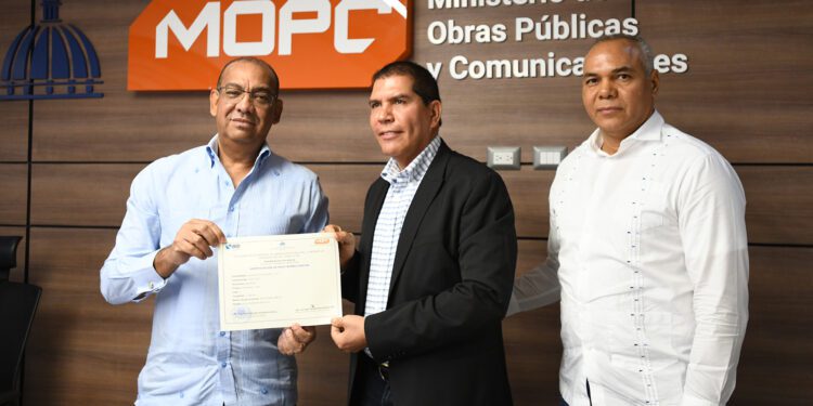 MOPC adjudica carreteras en Barahona y Monte Plata por RD$2,300 millones