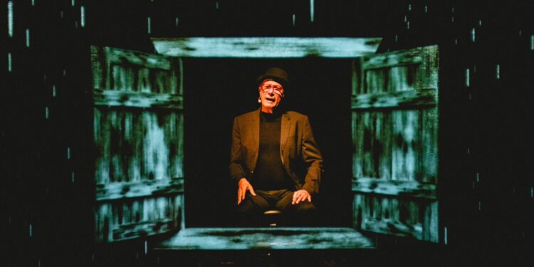 José Antonio Rodríguez continúa con su "Monólogo del cantautor: Fuera del Cajón"