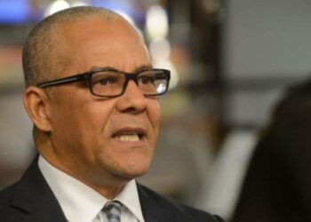 Jurista denuncia escándalo en la Federación Nacional de Peloteros Profesionales