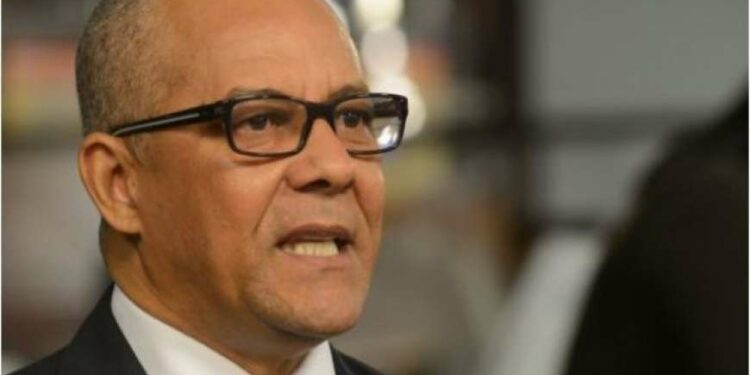 Jurista denuncia escándalo en la Federación Nacional de Peloteros Profesionales