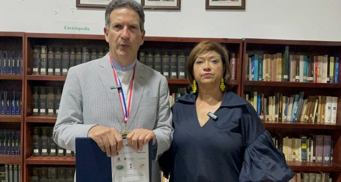 Reconocen a destacados médicos en el Premio Nacional de Medicina 2023