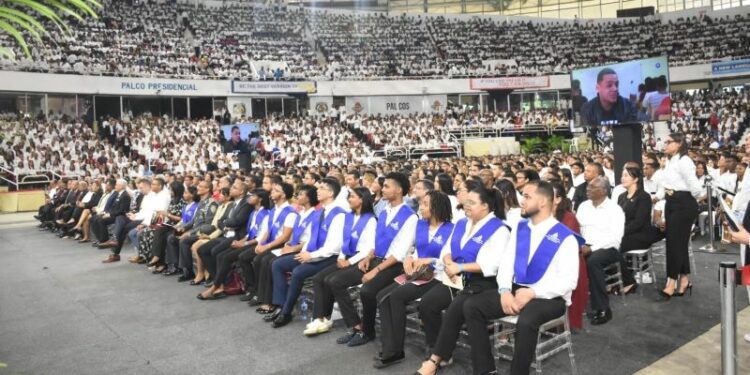 MESCYT gradúa a 16 mil estudiantes en Programa de inglés de Inmersión