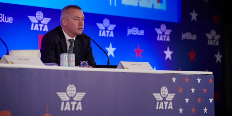 Utilidades de aerolíneas alcanzarán los 25.700 millones de dólares en 2024, Según la IATA