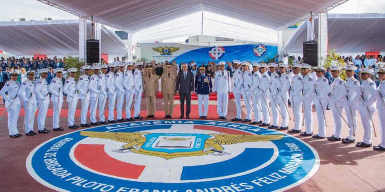 Presidente Abinader encabeza graduación cadetes Fuerza Aérea