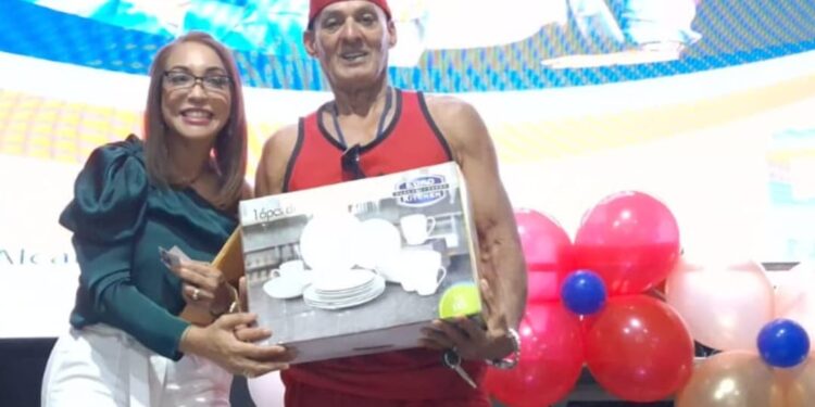 Yudith Almonte celebra encuentro navideño con miembros del PRM