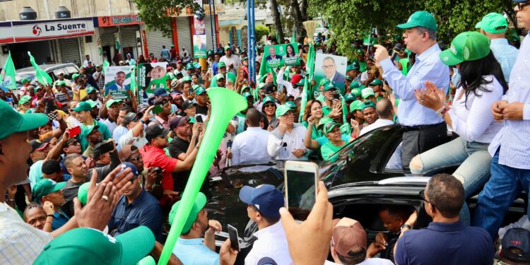Leonel Fernández critica gestión de Abinader y promete Compromiso y Progreso