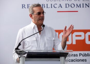 Abinader inaugura Carretera Rancho Arriba- Nizao reclamada por 20 años.