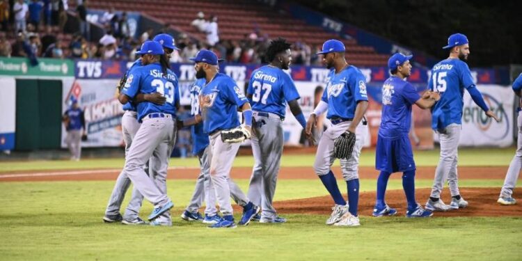 Licey gana duelo de pitcheo en inicio playoffs
