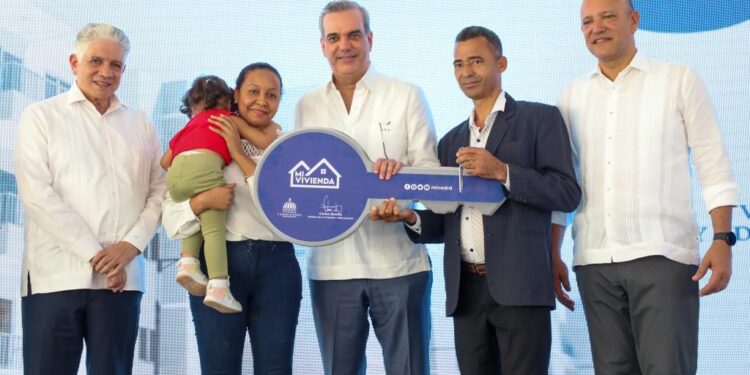 Abinader entrega 400 apartamentos del Plan Mi Vivienda en Santiago