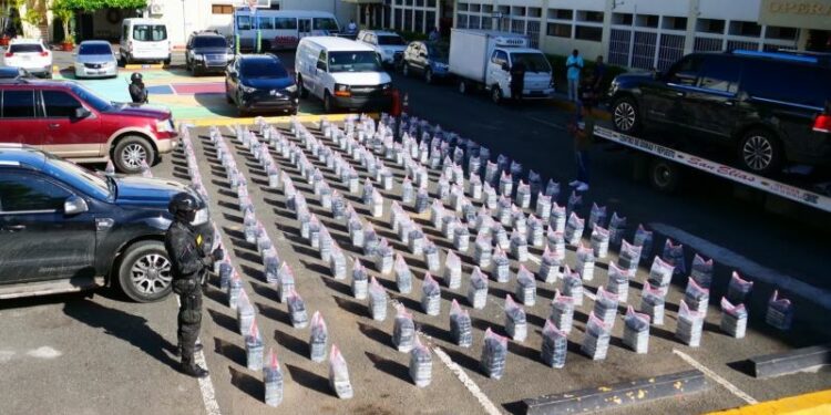 ¡Gran golpe al narcotráfico!: Confiscan 1.4 toneladas de presunta cocaína en Peravia