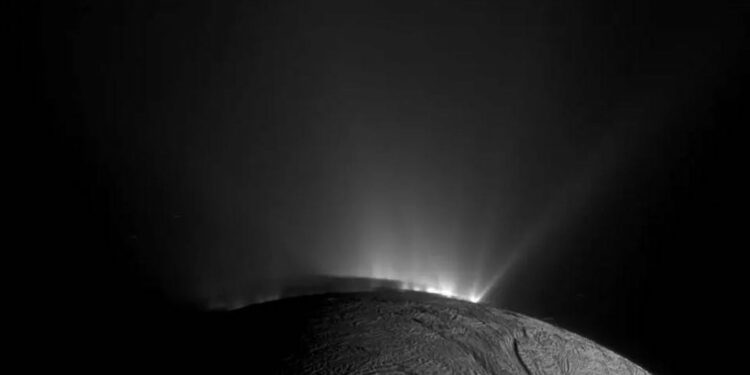 La NASA considera 17 exoplanetas con océanos bajo cortezas heladas