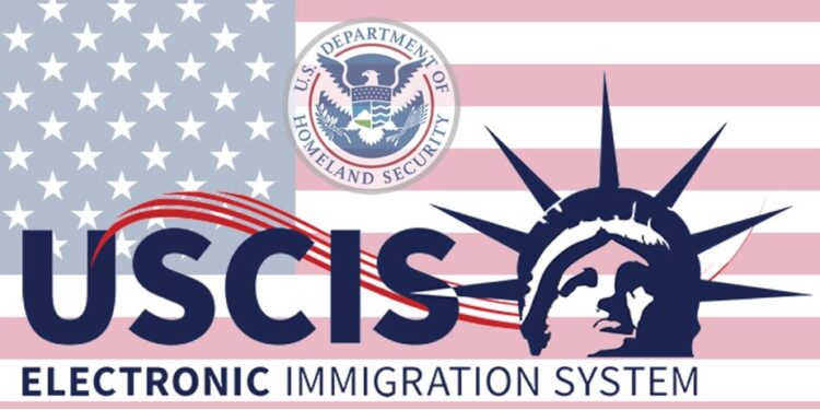 Dominicanos NY preocupados por aumento tarifas varios trámites migratorios USA