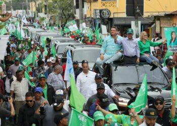 Leonel Fernández inicia gira nacional en apoyo a candidatos municipales