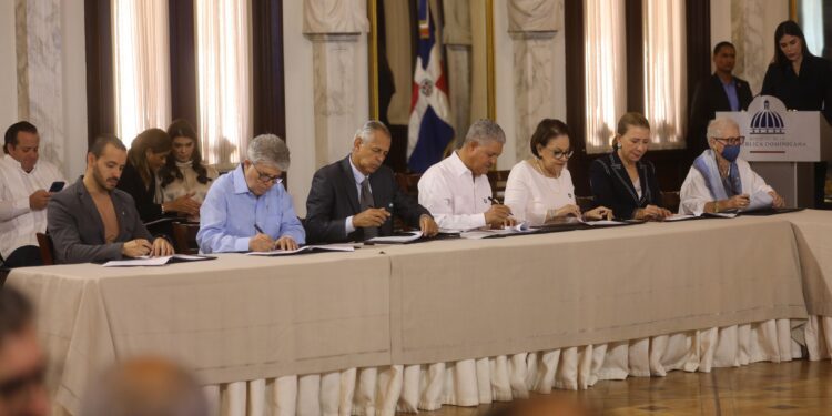 Acuerdo histórico entre Gobierno y ecologistas para salvaguardar áreas protegidas