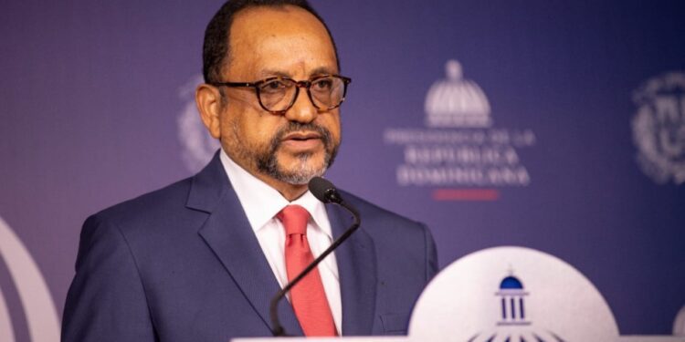 Antoliano Peralta defiende legalidad de inauguraciones realiza Abinader