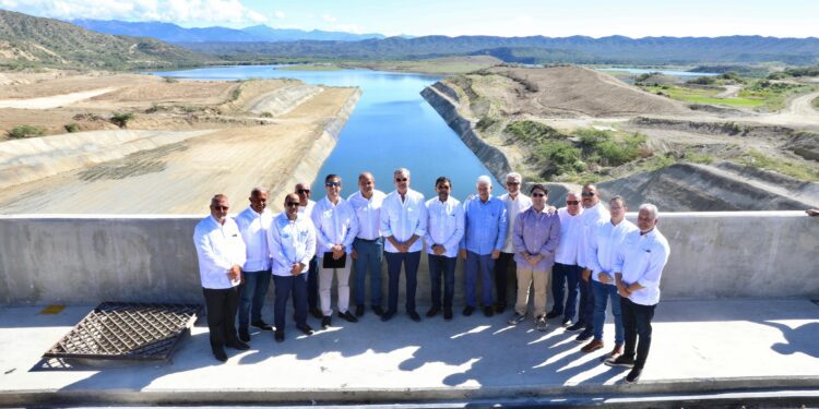 Abinader inaugura embalse de la presa Montegrande para garantizar agua a la Región Sur