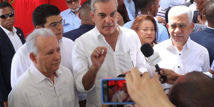 Abinader responde a oposición: Asegura denuncias son muestra de desesperación