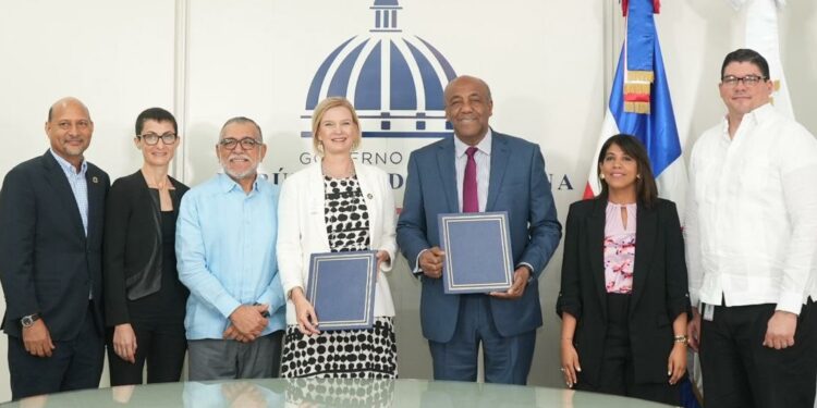 RD avanza hacia la electrificación rural con energía limpia en alianza con el PNUD