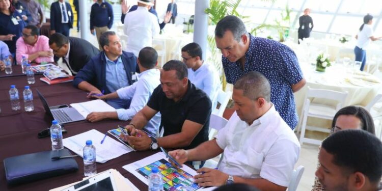 JCE y organizaciones políticas revisan boletas para elecciones municipales 2024