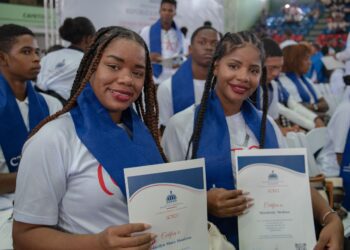 CTC certifica a 900 jóvenes en diversas áreas tecnológicas en la región metropolitana