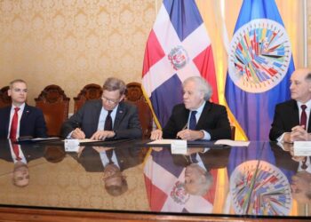 República Dominicana y OEA firman acuerdo para supervisión electoral