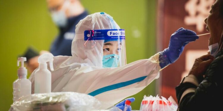 OMS advierte sobre regreso de la covid por todo el mundo