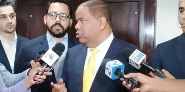 PLD presenta instancia ante la JCE y recusa a Vallejo Santelises en medio de acusaciones